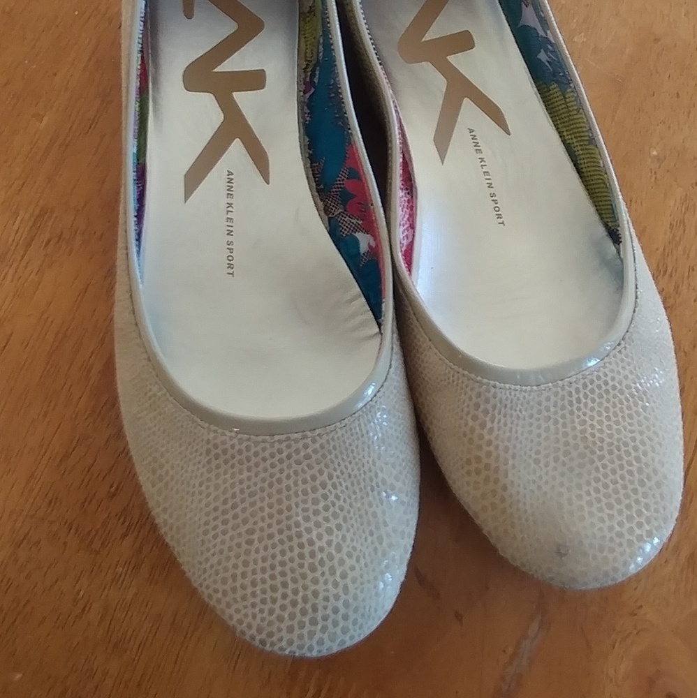 Anne Klien sport tan flat